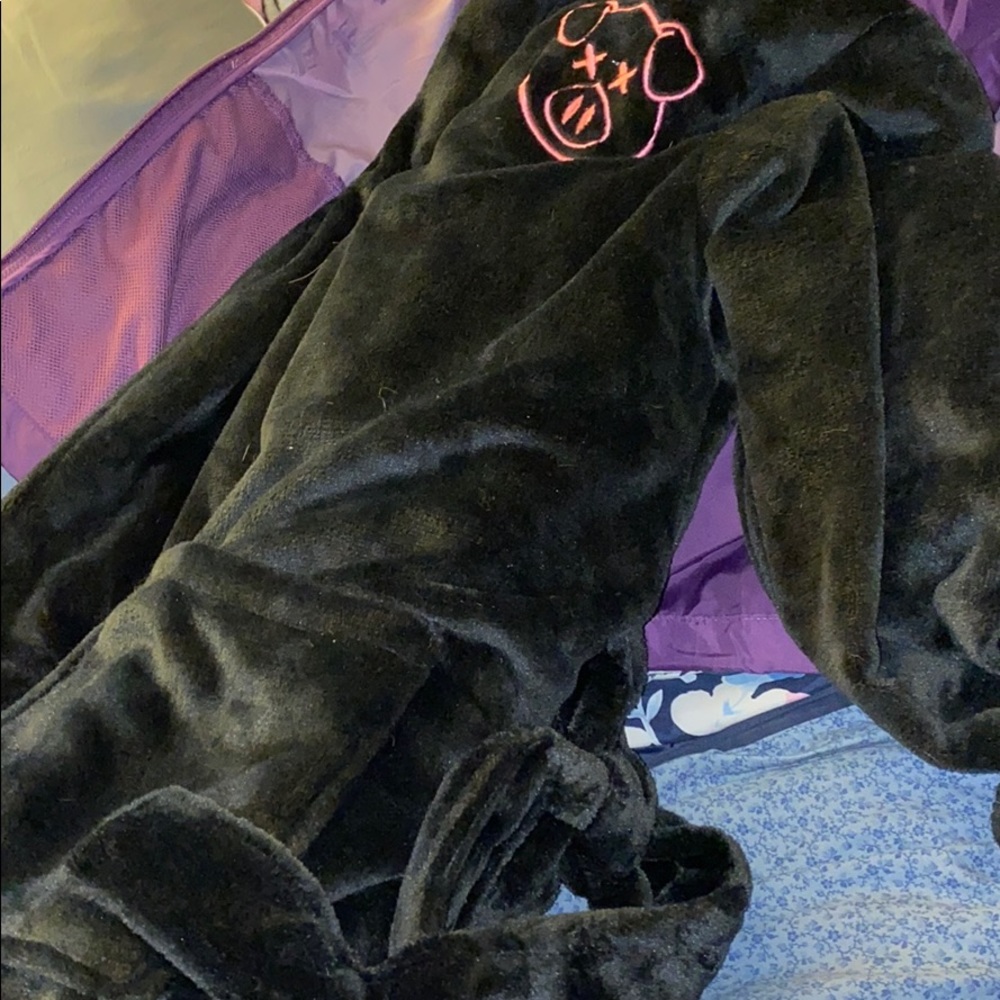 Shane x Jeffree Robe - Picture 3 of 3